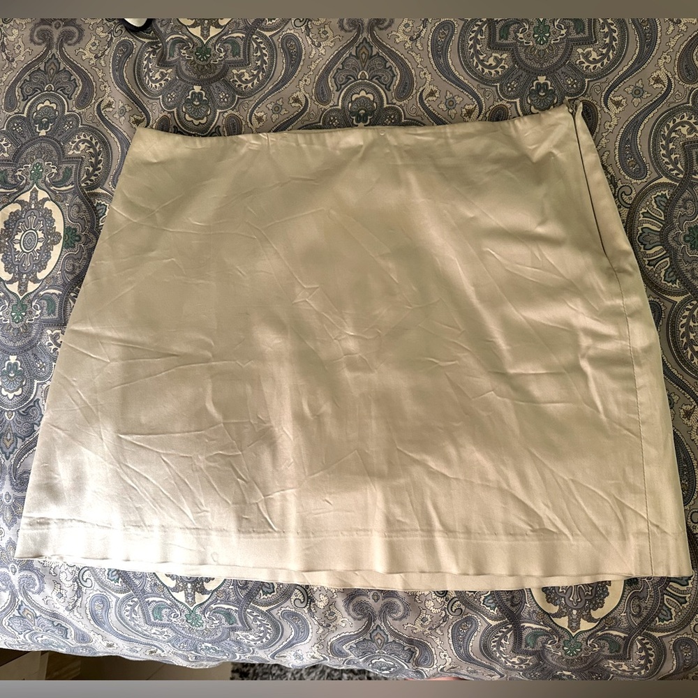 White silk skirt by designer Theory
